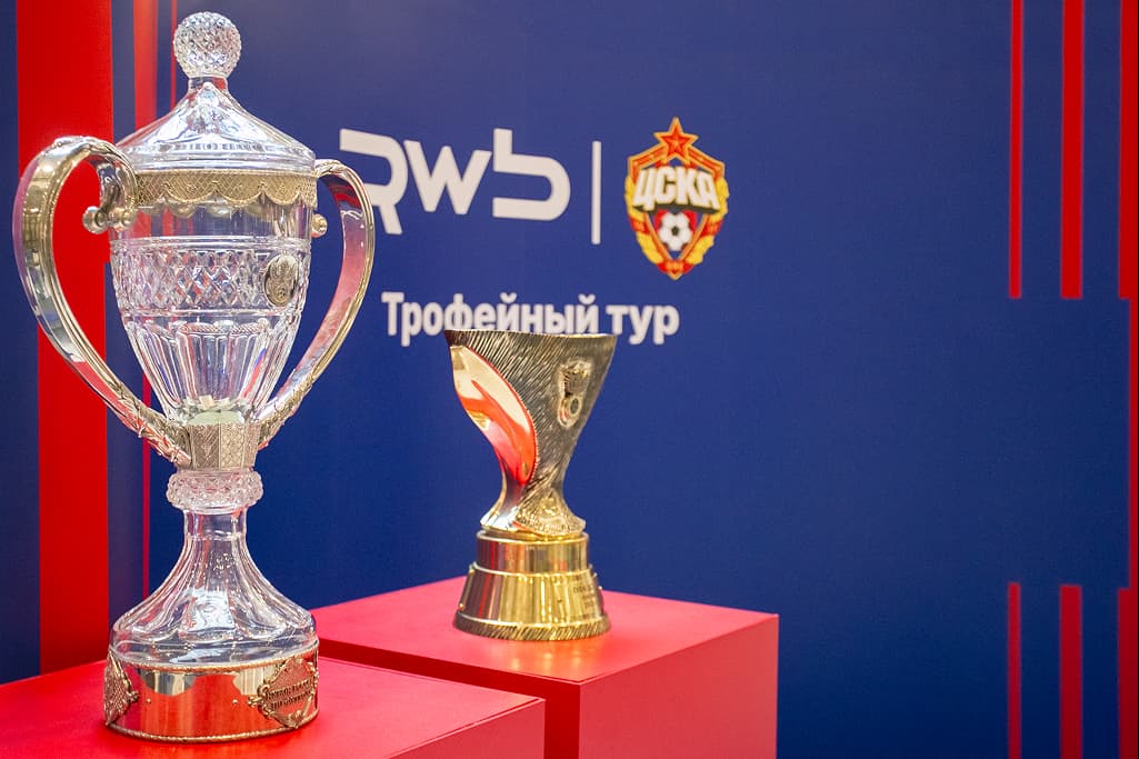 Выставка футбольных трофеев и автограф-сессия игроков ЦСКА в офисе RWB