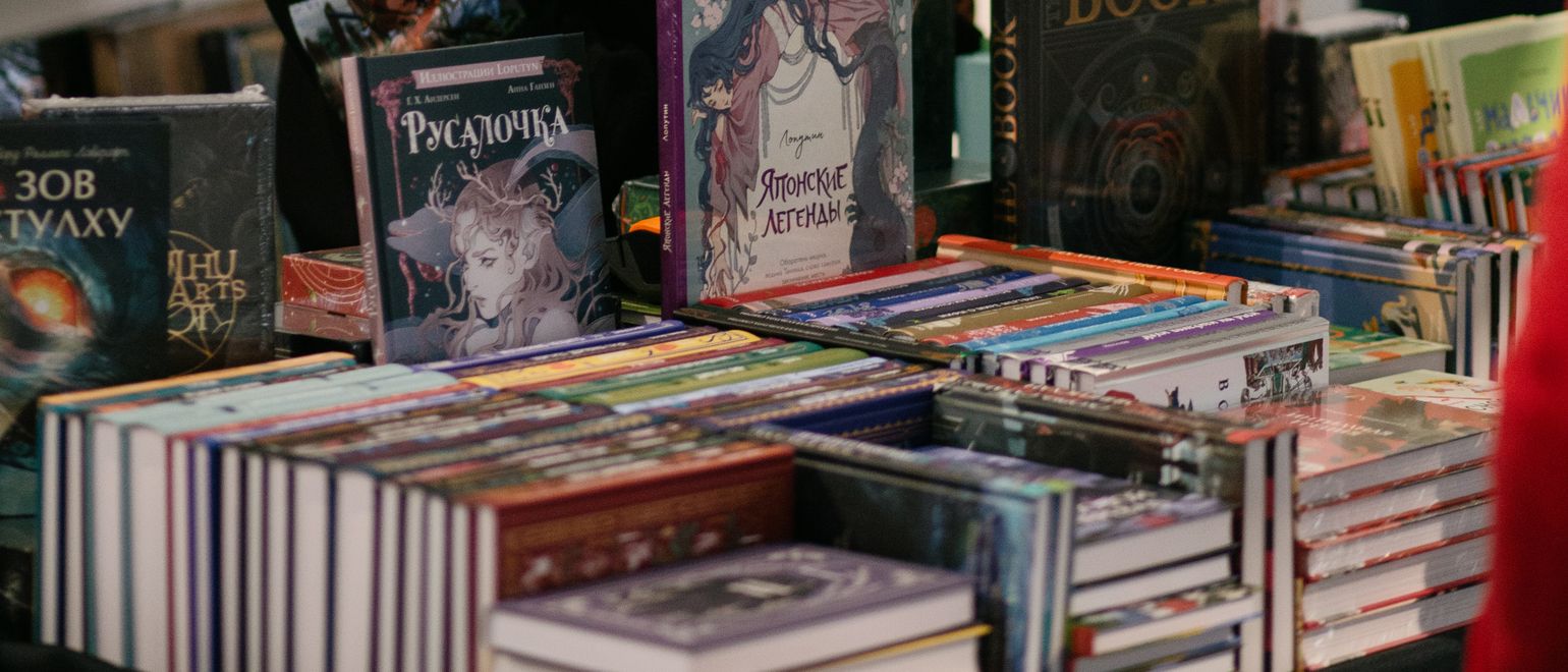 15 марта сотрудники RWB участвовали в качестве волонтёров на благотворительной книжной ярмарке «Фонарь» в поддержку фонда «Онкологика».